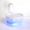 Fontaine à eau pour chat avec bec verseur incurvé et éclairage LED intégré.