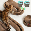 Chat Bengal jouant avec un Griffoir Magique Chat géant composé de plusieurs modules assemblés.