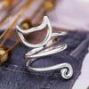 Bague chat brillante avec fond denim et épis dorés.