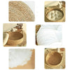 Détails du panier osier pour chat et de son coussin rembourré en gros plan.
