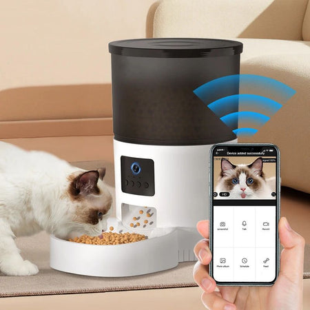 Distributeur de Croquettes pour Chat connecté avec caméra intégrée et contrôle via smartphone.