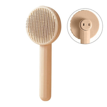 Brosse pour chat poil long beige à dents fines et bouton poussoir ergonomique.