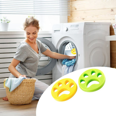 Attrape poils machine à laver en forme de patte, efficace contre les poils d’animaux sur les vêtements.