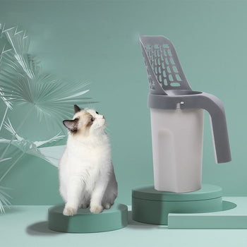 Pelle à Litière pour Chat présentée debout aux côtés d’un chat blanc sur fond vert stylisé.