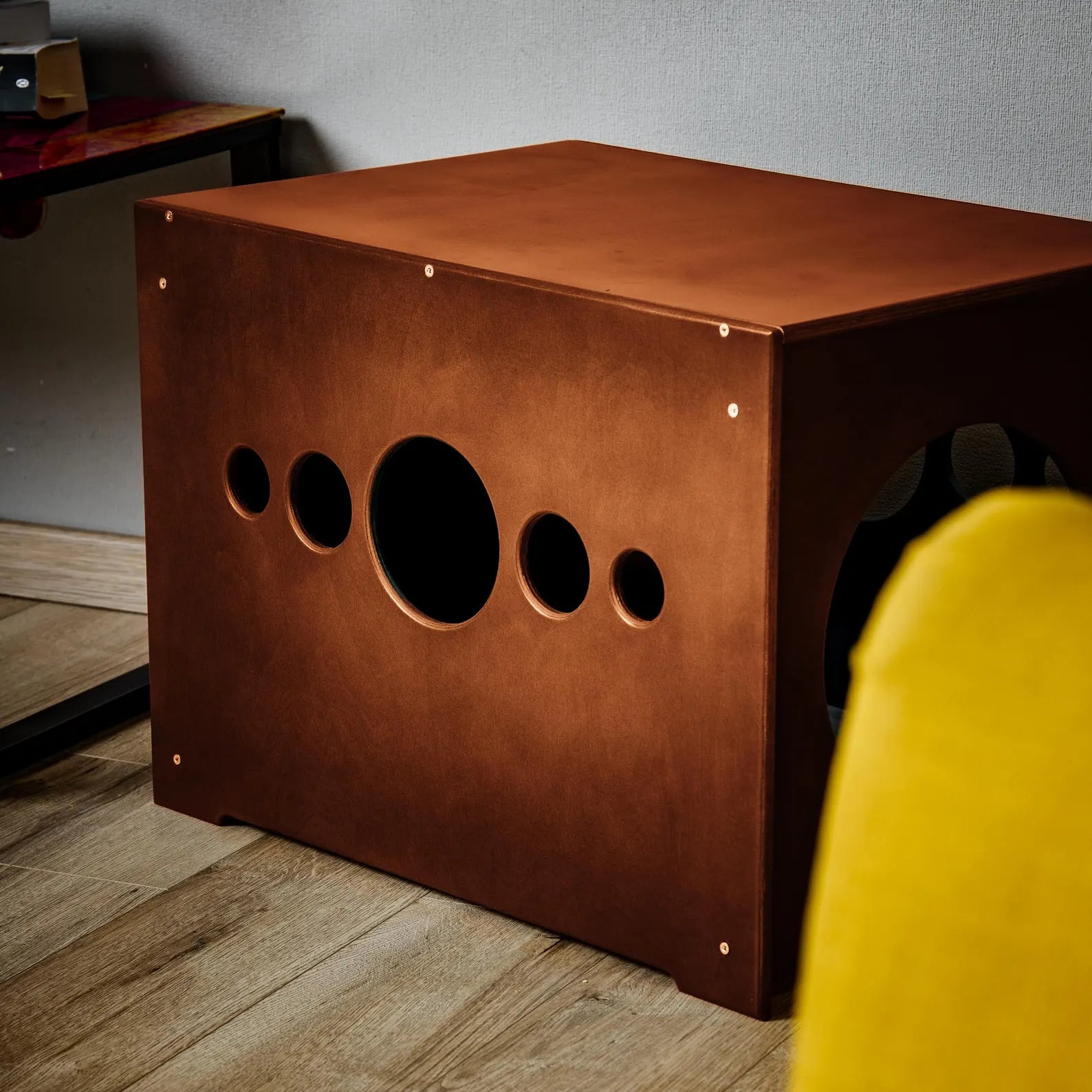 MiaouBench™ – Le meuble cache-litière élégant pour votre chat 🐾